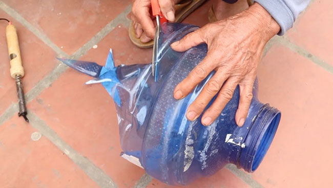 การปลูกมะเขือเทศ จากขวดน้ำเก่า