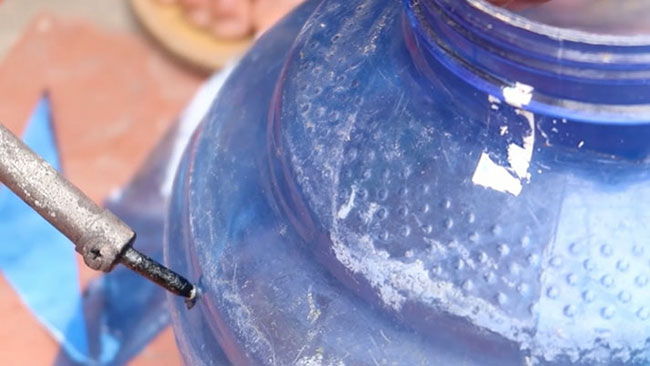 การปลูกมะเขือเทศ จากขวดน้ำเก่า