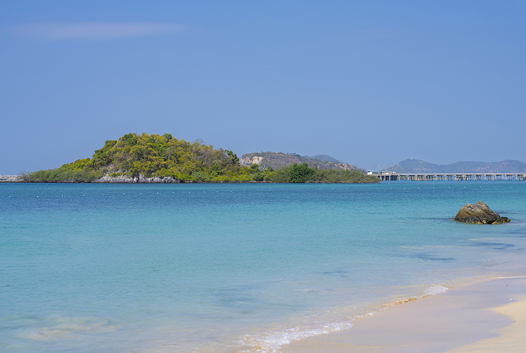 หาดนางรอง